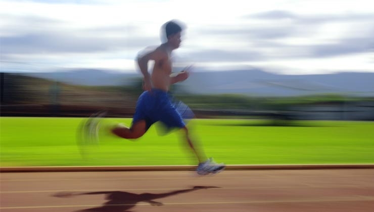 Schneller Laufen mit kurzen, schnellen und intensiven Trainingseinheiten