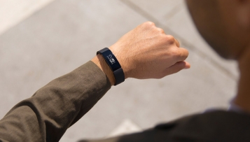 Neue Wearables von Fitbit