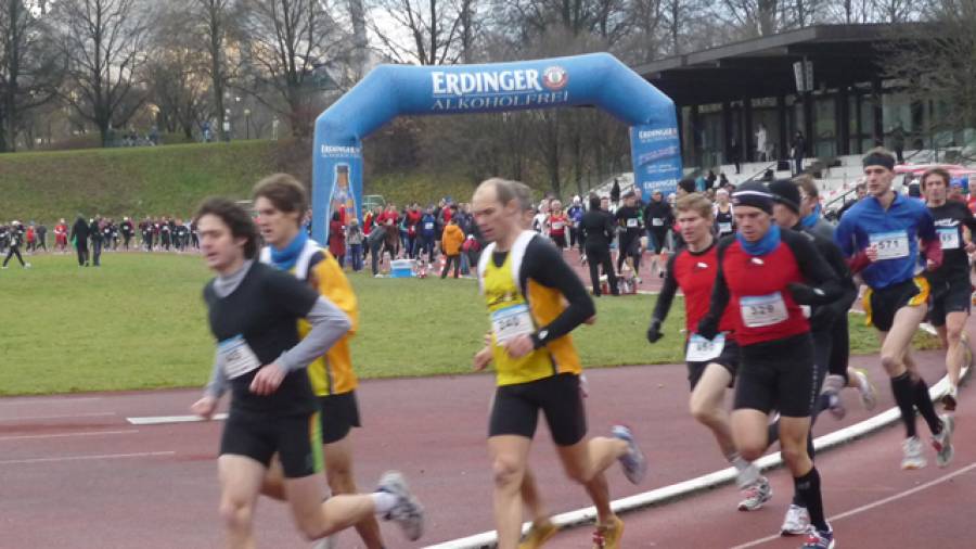 Münchner Winterlaufserie gestartet – 900 Läufer unterwegs