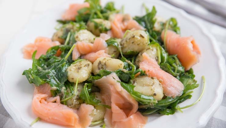 Rezept der Woche – Gnocchi Salat mit Lachs