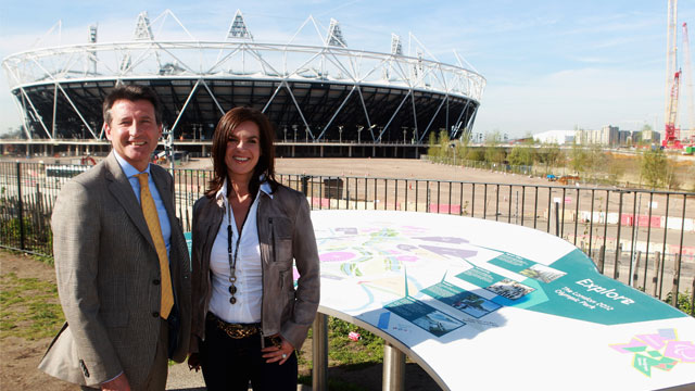 Katarina Witt besichtigt Londons Olympiapark für die Spiele 2012