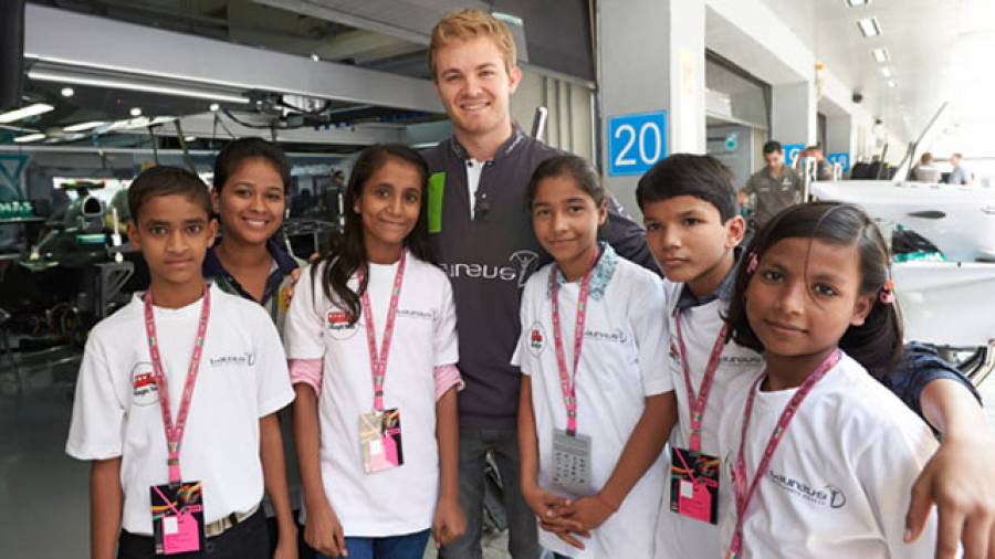 Laureus Kids besuchen Nico Rosberg