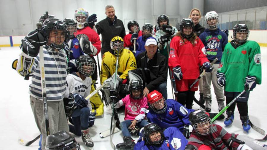 Berliner Kinder sind heiß aufs Eis - KICK on Ice