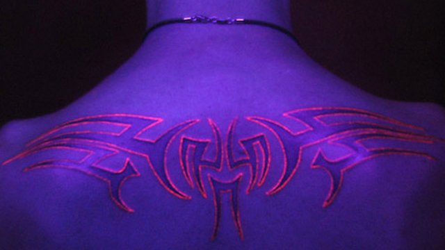 UV-Tattoos: Sie kommen nur in der Dunkelheit
