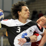 picture-alliance; Frank von Behren in Aktion. Der ehemalige Handball-Nationalspieler sieht Frankreich als Favorit Nummer 1.