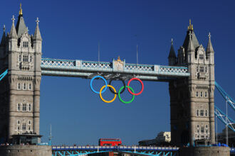 getty images; Die Tower Bridge mit den Olympischen Ringen