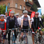©Gerhard Blank; Mark Verstegen (dritter von links) beim Start des Benefiz-Radrennens "Road to Awareness"