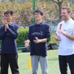 Derk Hoberg -- Ole Bischof (2.v.r.) im Rahmen der Laureus World Sport Awards bei einem Projektbesuch in Shanghai.