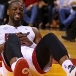 getty images; Dwayne Wade verletzt sich im Spiel gegen die Detroit Pistons am Finger (2013)