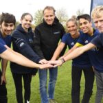 Laureus/GES -- Triathlet und Laureus-Botschafter Timo Bracht und einige Camp-Teilnehmer