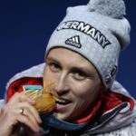 gettyimages.de -- Eric Frenzel bei der heutigen Siegerehrung in PyeongChang