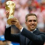 gettyimages.de -- Philipp Lahm mit dem Weltpokal
