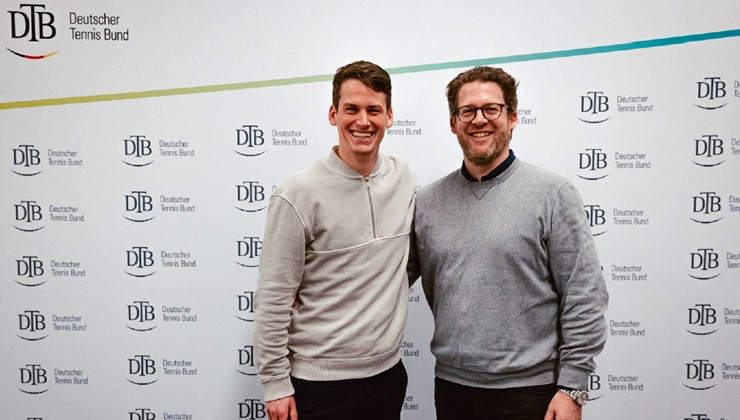 Wilson -- Jonas Wäschle, Sports Marketing-Verantwortlicher von Wilson DACH und Simon Papendorf, DTB-Geschäftsführer, beim Davis Cup in Trier